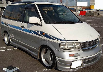 Nissan Largo   4- 